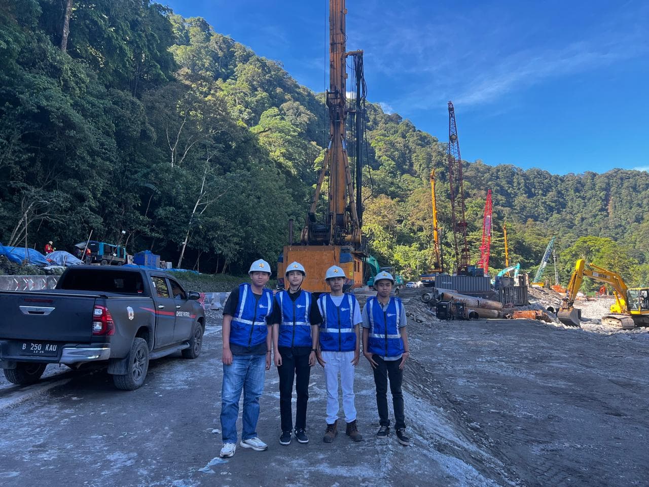 Mahasiswa Teknik Sipil STTPU Tinjau Proyek Rekonstruksi Pascabencana Banjir dan Longsor di Lembah Anai dan Malalak, Sumatera Barat