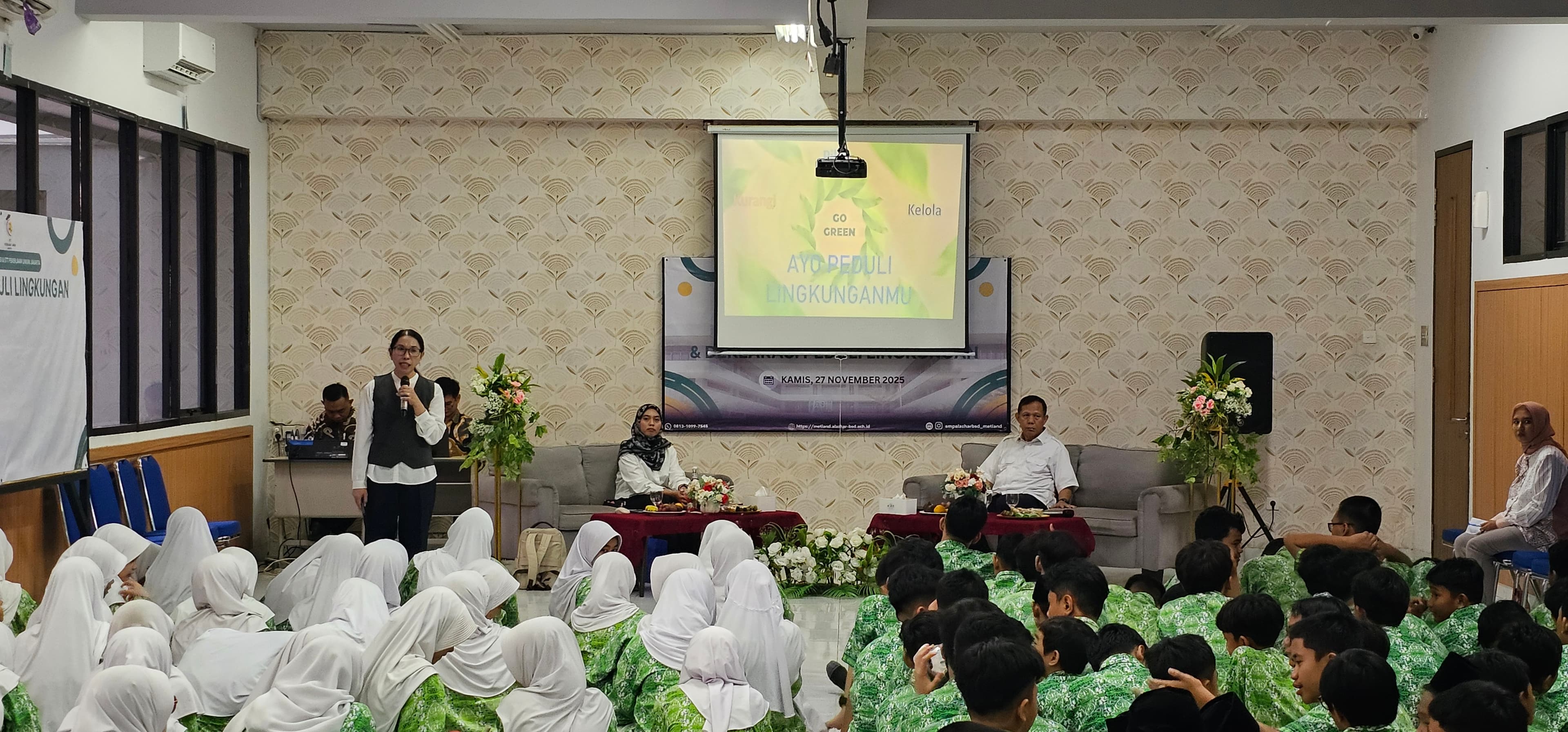 Seminar Peduli Lingkungan Al Azhar Cileungsi